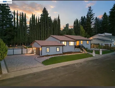 1084 Jamie Dr, Concord, CA 94518