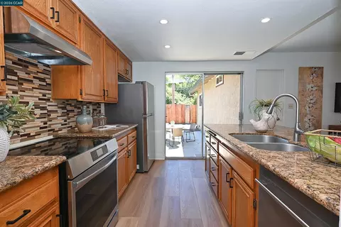 Kitchen - 4608 Deercreek Ln, Concord, CA 94521 photo 4 of 10