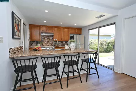 Kitchen - 4608 Deercreek Ln, Concord, CA 94521 photo 8 of 10