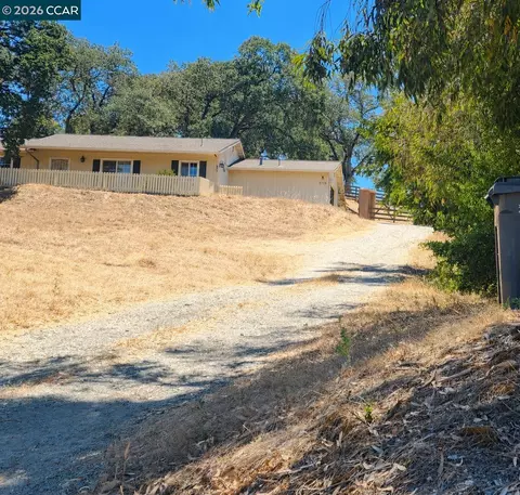2719 Heinemann Dr, Valley Springs, CA 95252