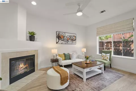 Living - 10706 Ian Ln, Dublin, CA 94568 photo 3 of 4
