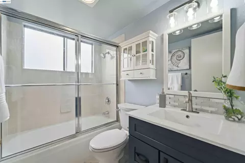 Bath - 4664 Devonshire Cmn, Fremont, CA 94536 photo 3 of 3