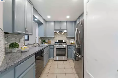 Kitchen - 4664 Devonshire Cmn, Fremont, CA 94536 photo 1 of 2