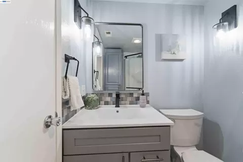 Bath - 4664 Devonshire Cmn, Fremont, CA 94536 photo 1 of 3