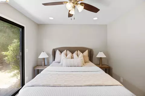 Bedroom - 2715 Lyon Cir, Concord, CA 94518 photo 4 of 5