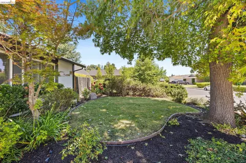 Exterior - 2715 Lyon Cir, Concord, CA 94518 photo 10 of 10