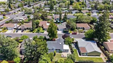 View/Area - 2715 Lyon Cir, Concord, CA 94518 photo 7 of 8