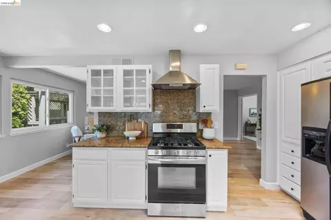 Kitchen - 2715 Lyon Cir, Concord, CA 94518 photo 3 of 5