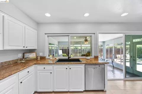 Kitchen - 2715 Lyon Cir, Concord, CA 94518 photo 5 of 5