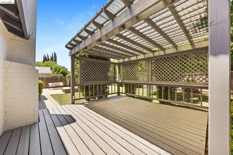 Exterior - 2715 Lyon Cir, Concord, CA 94518 photo 8 of 10