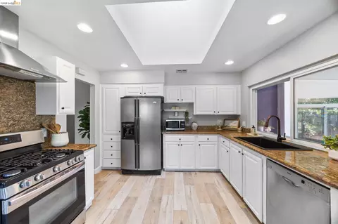 Kitchen - 2715 Lyon Cir, Concord, CA 94518 photo 2 of 5