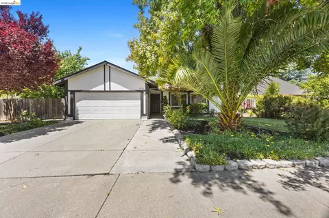 Exterior - 2715 Lyon Cir, Concord, CA 94518 photo 1 of 10