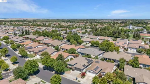 View/Area - 2472 Shadow Berry Dr, Manteca, CA 95336 photo 2 of 11