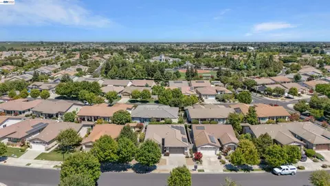 View/Area - 2472 Shadow Berry Dr, Manteca, CA 95336 photo 1 of 11