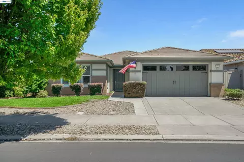 Exterior - 2472 Shadow Berry Dr, Manteca, CA 95336 photo 3 of 8