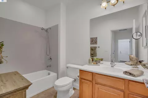 Bath - 2472 Shadow Berry Dr, Manteca, CA 95336 photo 1 of 2