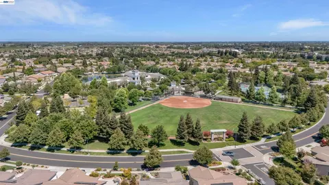 View/Area - 2472 Shadow Berry Dr, Manteca, CA 95336 photo 8 of 11