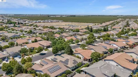 View/Area - 2472 Shadow Berry Dr, Manteca, CA 95336 photo 6 of 11