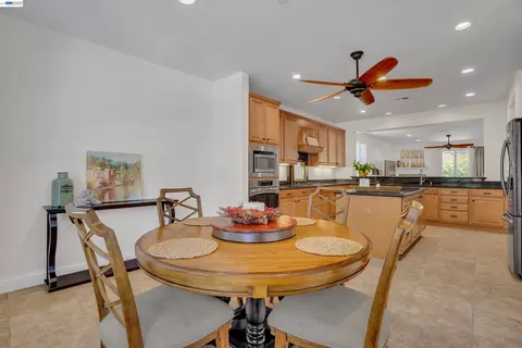 Dining - 2472 Shadow Berry Dr, Manteca, CA 95336 photo 2 of 2