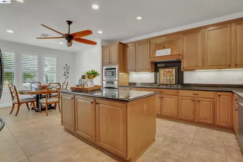 Kitchen - 2472 Shadow Berry Dr, Manteca, CA 95336 photo 1 of 5
