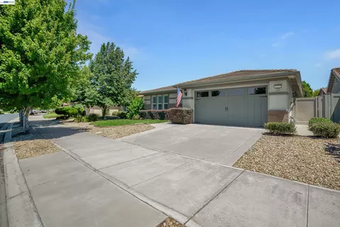 Exterior - 2472 Shadow Berry Dr, Manteca, CA 95336 photo 2 of 8