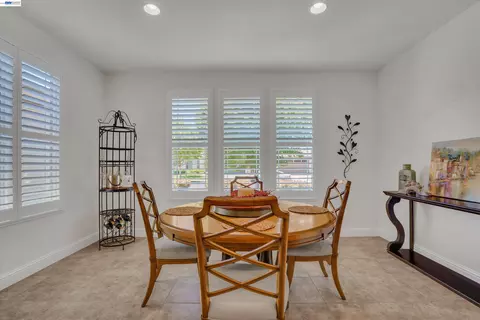 Dining - 2472 Shadow Berry Dr, Manteca, CA 95336 photo 1 of 2
