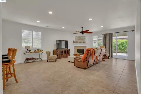 Living - 2472 Shadow Berry Dr, Manteca, CA 95336 photo 1 of 1