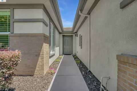 Entry Way - 2472 Shadow Berry Dr, Manteca, CA 95336 photo 1 of 2