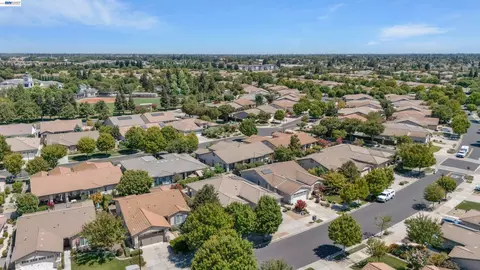 View/Area - 2472 Shadow Berry Dr, Manteca, CA 95336 photo 3 of 11