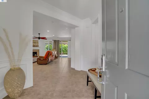 Entry Way - 2472 Shadow Berry Dr, Manteca, CA 95336 photo 2 of 2