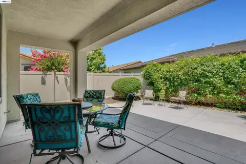 Exterior - 2472 Shadow Berry Dr, Manteca, CA 95336 photo 4 of 8