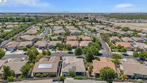 View/Area - 2472 Shadow Berry Dr, Manteca, CA 95336 photo 4 of 11