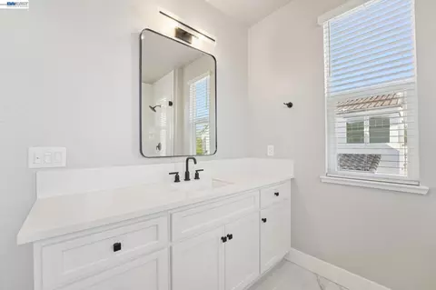Bath - 798 Abagail Pl, Walnut Creek, CA 94598 photo 5 of 6
