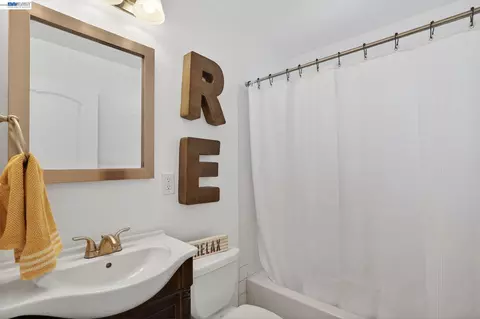 Bath - 3436 Thunderbird Dr, Concord, CA 94520 photo 4 of 4