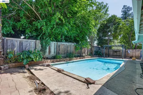 Exterior - 3436 Thunderbird Dr, Concord, CA 94520 photo 7 of 7