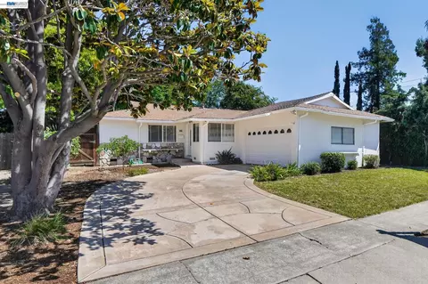 Exterior - 3436 Thunderbird Dr, Concord, CA 94520 photo 2 of 7