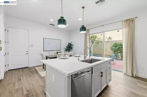 Kitchen - 3135 Central Pkwy, Dublin, CA 94568 photo 6 of 7