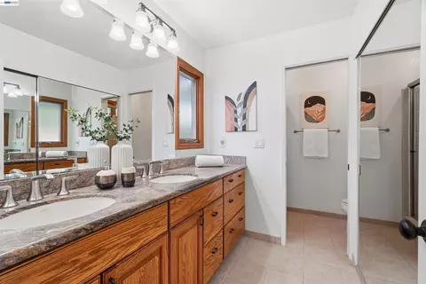 Bath - 7629 Elderwood Ct, Cupertino, CA 95014 photo 3 of 4