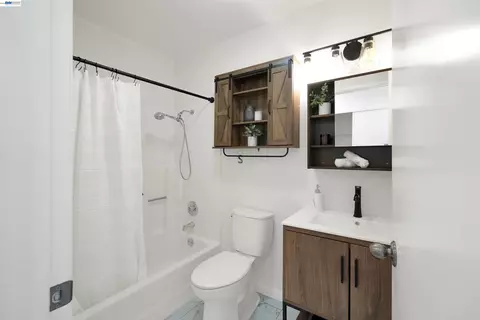 Bath - 94 Elder Dr #B, Pacheco, CA 94553 photo 1 of 2
