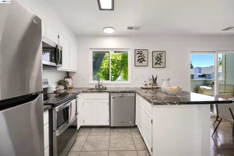 Kitchen - 94 Elder Dr #B, Pacheco, CA 94553 photo 3 of 3
