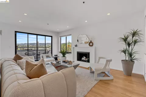322 Hanover Ave #512, Oakland, CA 94606