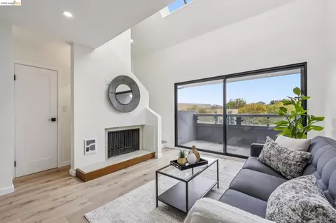 7 Embarcadero W #207, Oakland, CA 94607