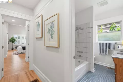 Entry Way - 2840 Stanton St, Berkeley, CA 94702 photo 5 of 5