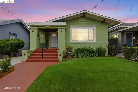 Exterior - 2840 Stanton St, Berkeley, CA 94702 photo 2 of 13