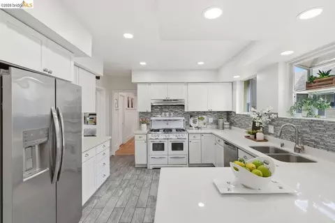 Kitchen - 2840 Stanton St, Berkeley, CA 94702 photo 2 of 4
