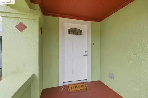 Entry Way - 2840 Stanton St, Berkeley, CA 94702 photo 1 of 5
