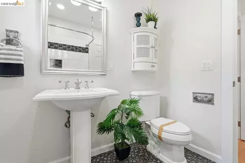 Bath - 2840 Stanton St, Berkeley, CA 94702 photo 5 of 5