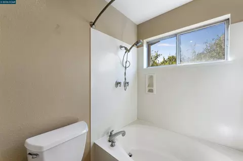 Bath - 612 Julpun Loop, Clayton, CA 94517 photo 2 of 5