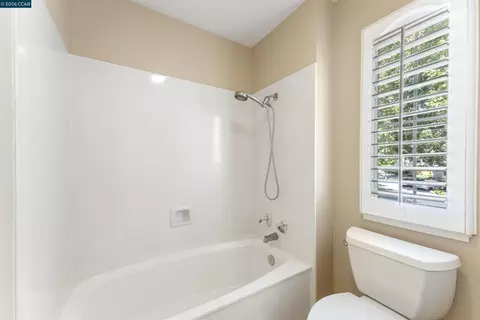 Bath - 612 Julpun Loop, Clayton, CA 94517 photo 4 of 5