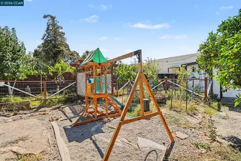 Exterior - 1110 Laurel Ave, Pittsburg, CA 94565 photo 6 of 7